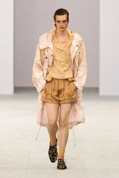 Look 10